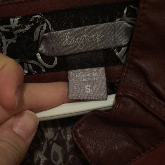 Buckle burgundy leather jacket - Picture 4 of 5